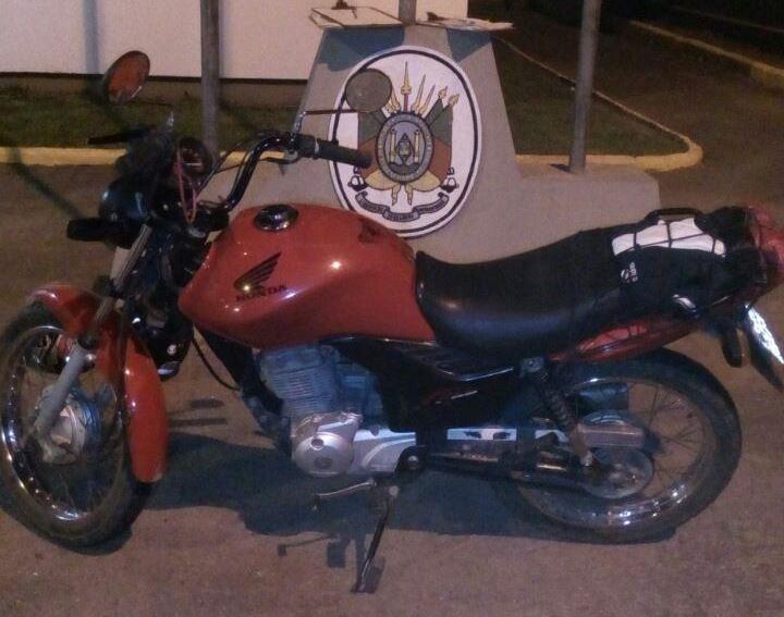 Dupla é presa com motocicleta furtada na RSC-287