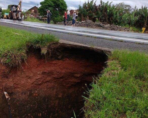 Bueiro cede e autoridades temem que RSC-287 desabe em Candelária