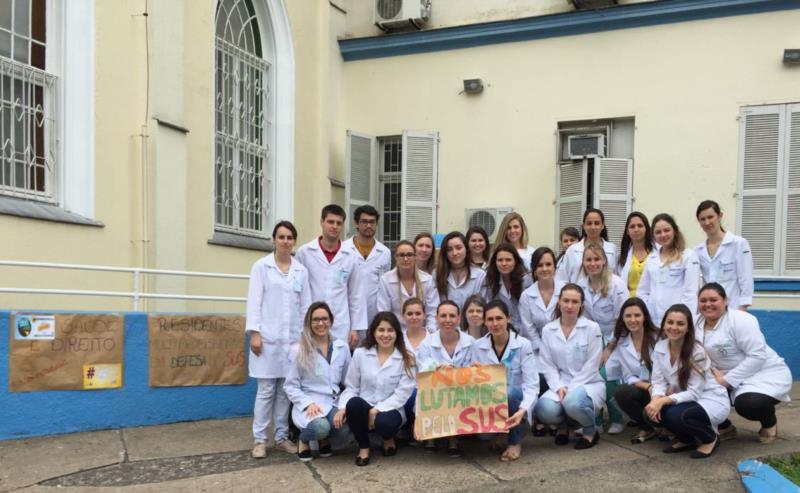 Profissionais do Hospital Santa Cruz protestam contra a PEC dos Gastos