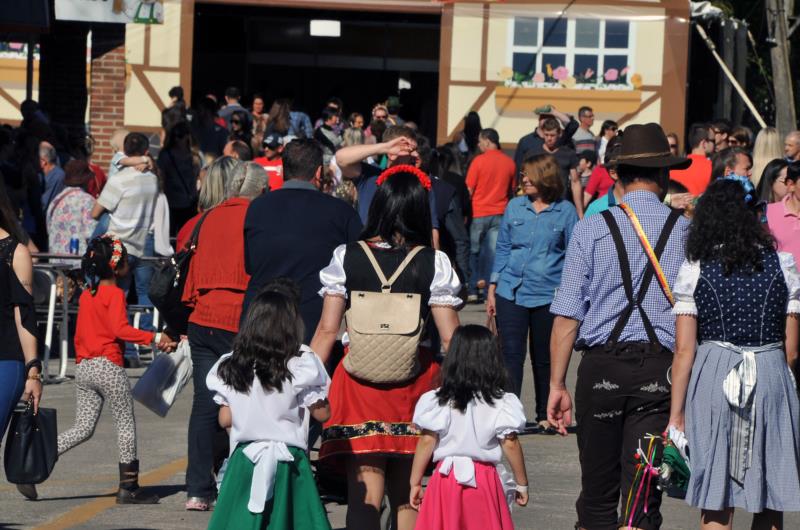 Público da 32ª Oktoberfest já chega a 105 mil pagantes