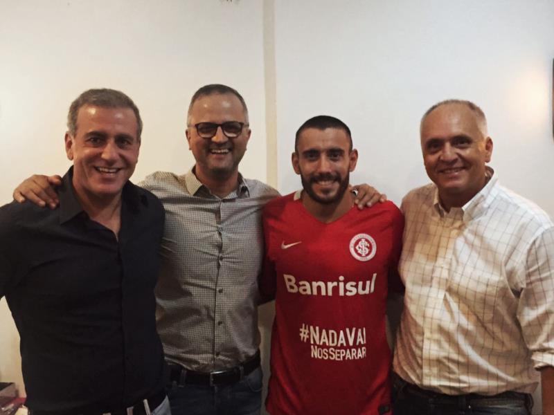 Internacional prorroga o contrato de Alan Ruschel