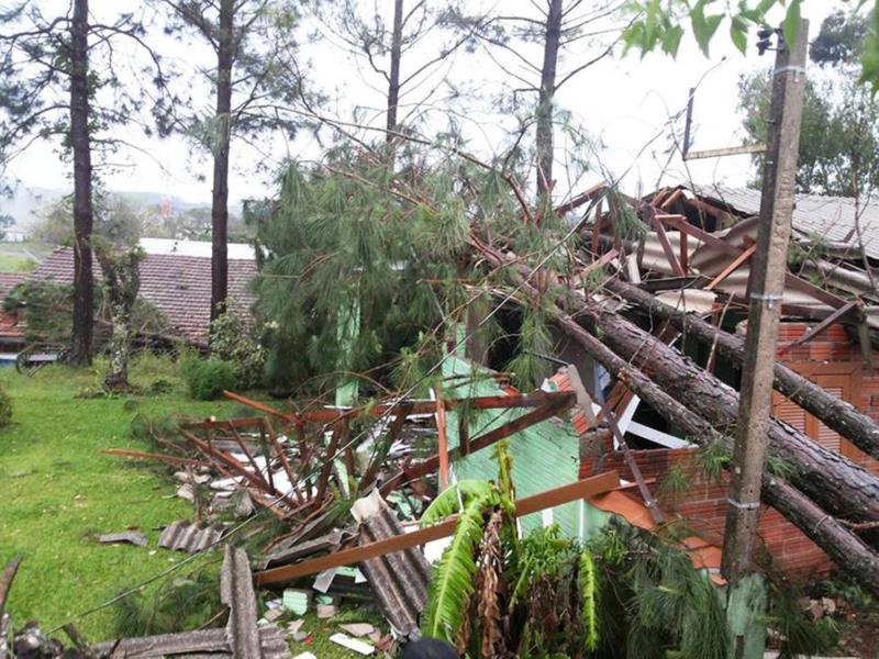 Temporal destrói casa e lavouras em Vale do Sol