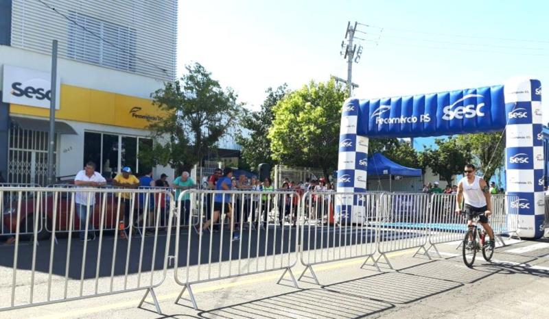 Apaixonados por corrida se reúnem em Santa Cruz durante Circuito Sesc Caixa de Corridas