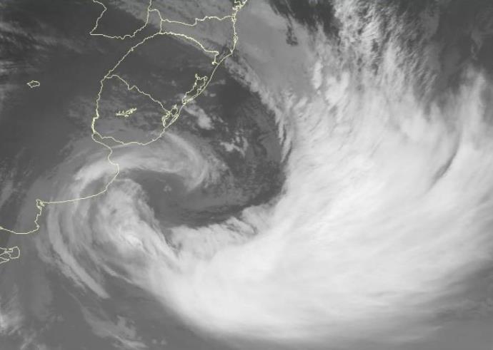 Ciclone se aproxima e traz risco de danos ao Estado