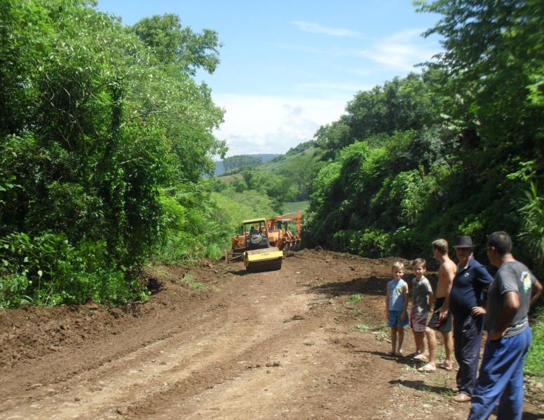 Sinimbu investe na recuperação de estradas gerais