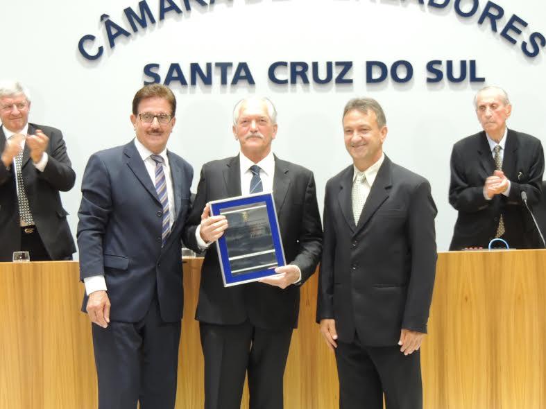 Médico Aloisio Bersch recebe o título de cidadão santa-cruzense