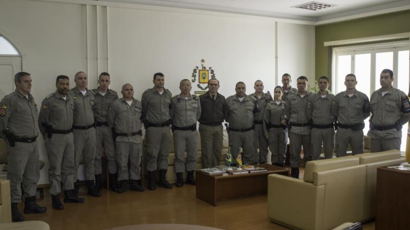 PMs que recusaram suborno de R$ 1 milhão são recebidos por Comando