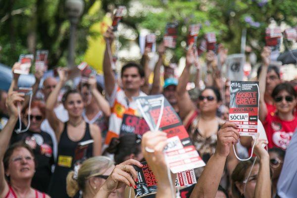 Professores do Estado entram em greve na terça-feira