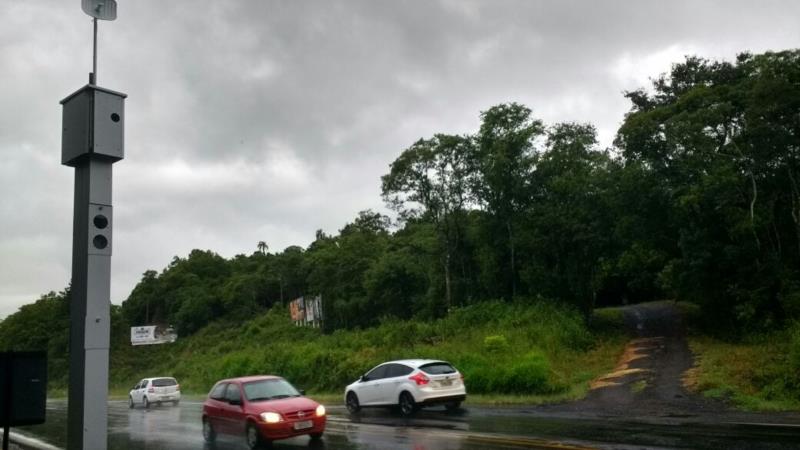 Equipamento que flagra veículos roubados ou furtados começa a operar na segunda