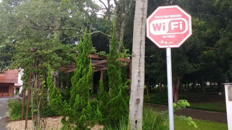 Praça José Bonifácio passa a contar com internet Wi-Fi