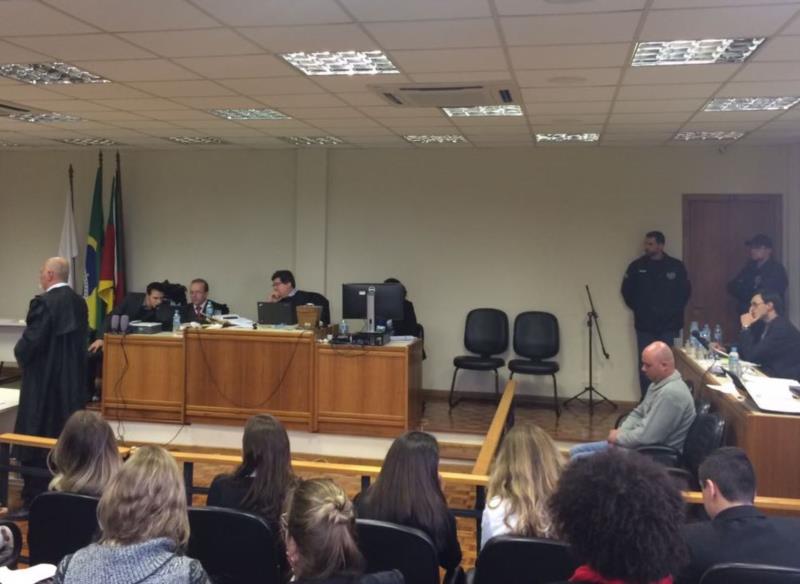 Após júri popular, homem é condenado a 28 anos de prisão por matar mulher