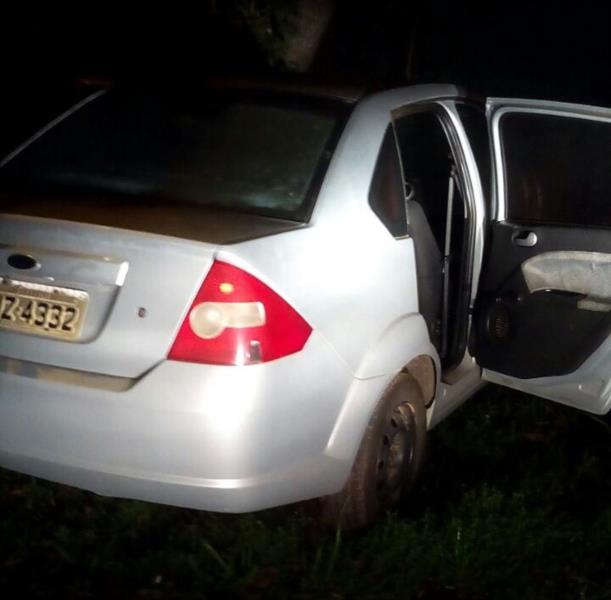 Veículo furtado no ano passado é encontrado em Linha Pinheiral