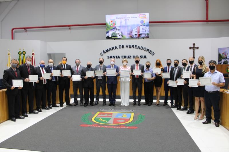 Eleitos em Santa Cruz são diplomados pela Justiça Eleitoral