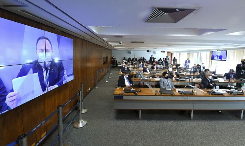 Pazuello passa mal e depoimento à CPI vai ser retomado nesta quinta-feira