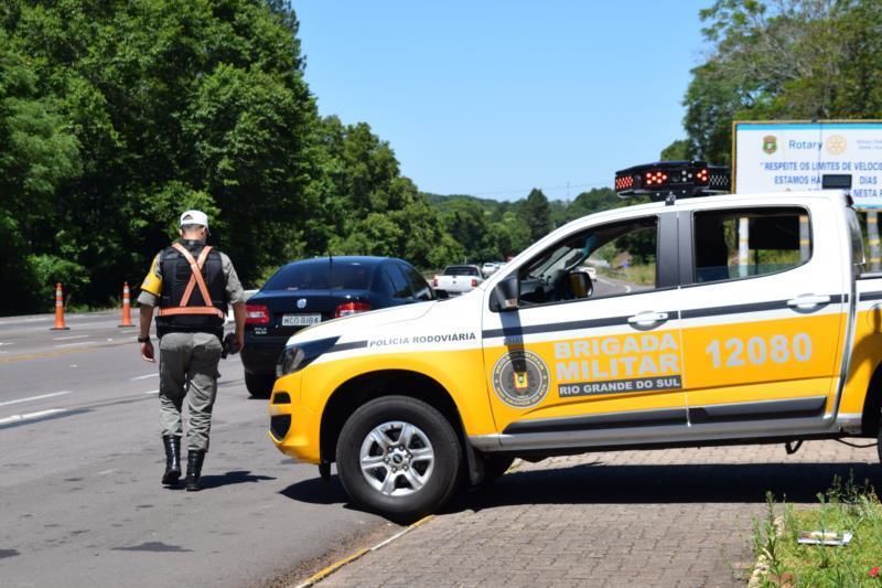 Comando Rodoviário passa fiscalizar descanso dos caminhoneiros nas rodovias da região