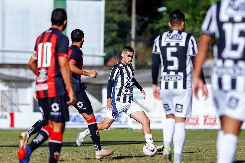 Galo vence de goleada o Guarani