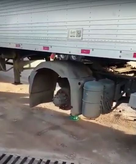 Caminhão tem pneus furtados em posto de gasolina de Rio Pardo