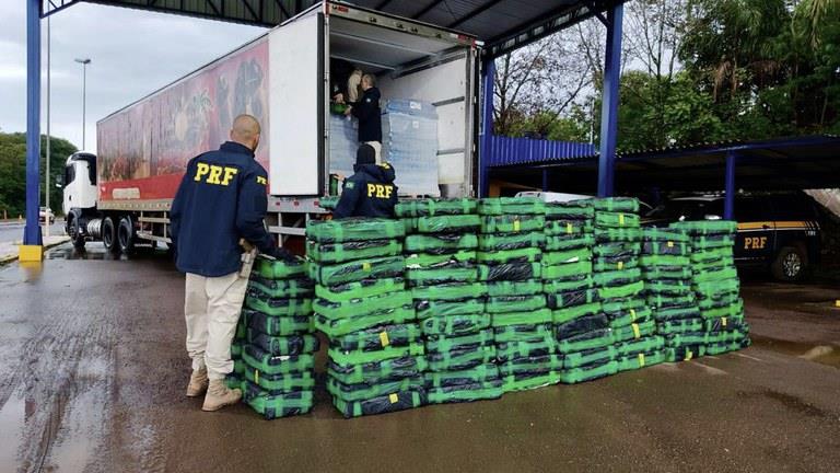 Traficante é preso com mais de uma tonelada de maconha escondida em caminhão frigorífico