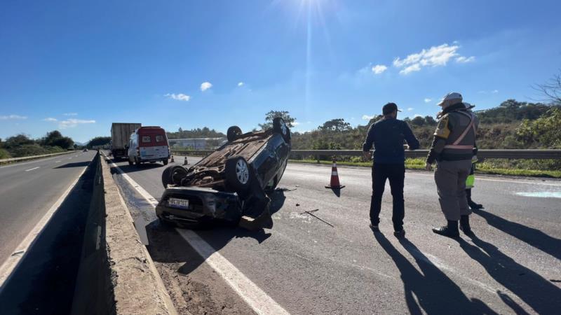 Acidente envolvendo carro e caminhão deixa três pessoas feridas na RSC-287