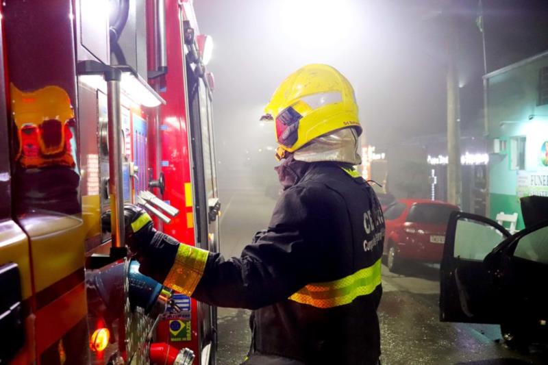 Incêndio em carro mobiliza Corpo de Bombeiros de Venâncio Aires