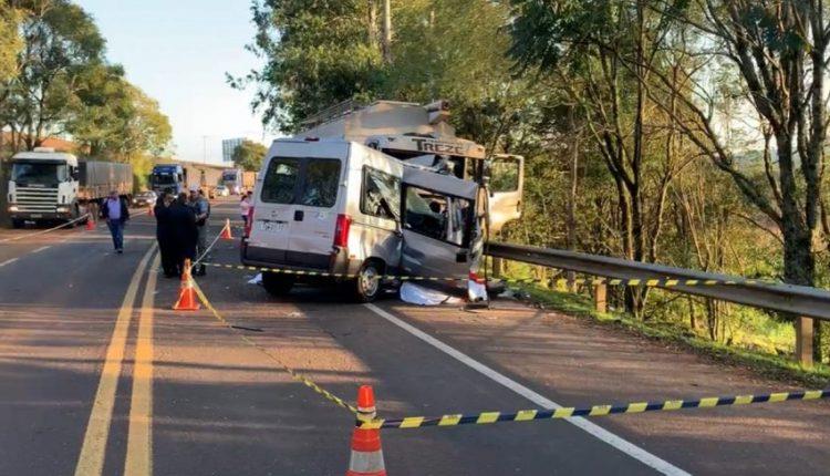 Acidente entre van e caminhão deixa ao menos sete mortos na BR-386