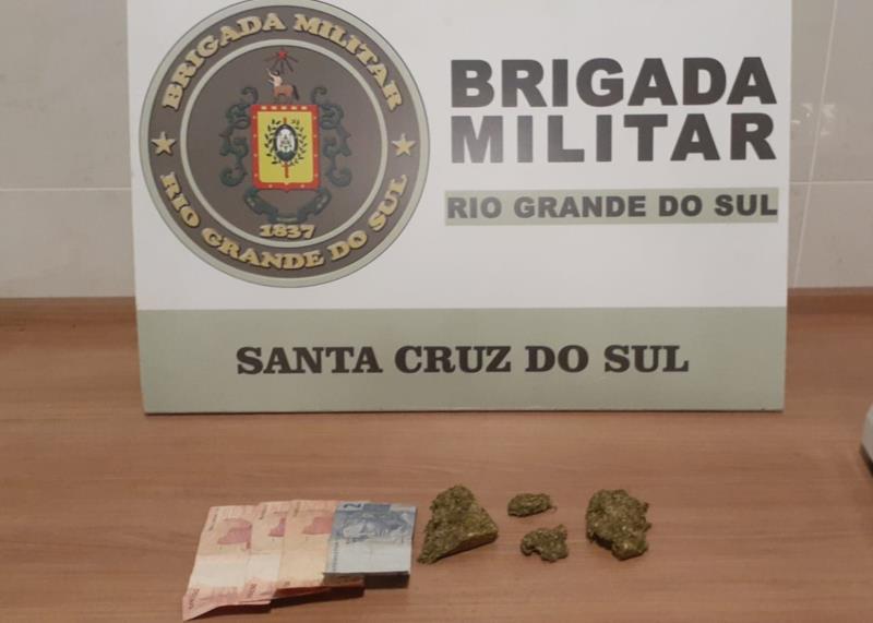 Jovem é preso por tráfico de entorpecentes no Residencial Viver Bem, em Santa Cruz