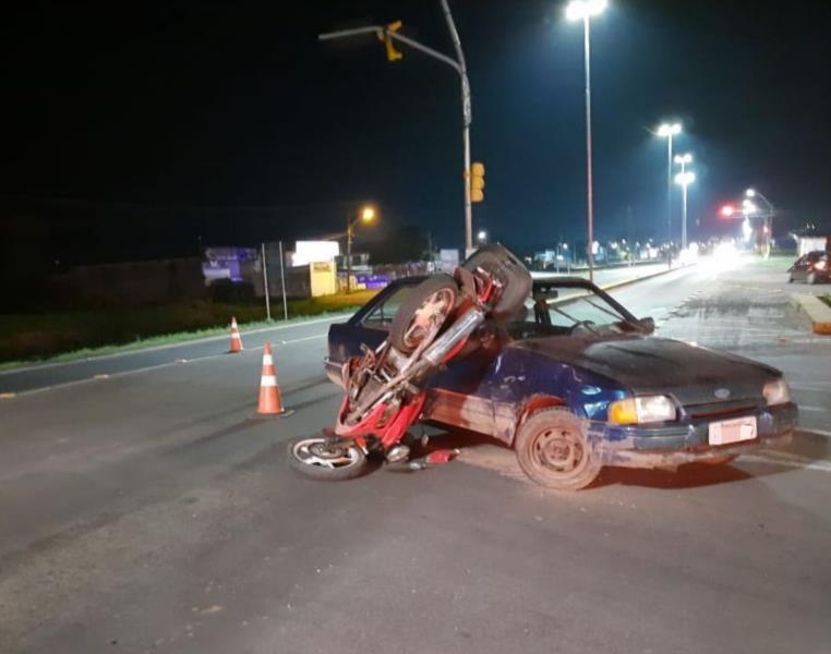 Colisão entre carro e moto deixa homem ferido na BR-471 em Santa Cruz