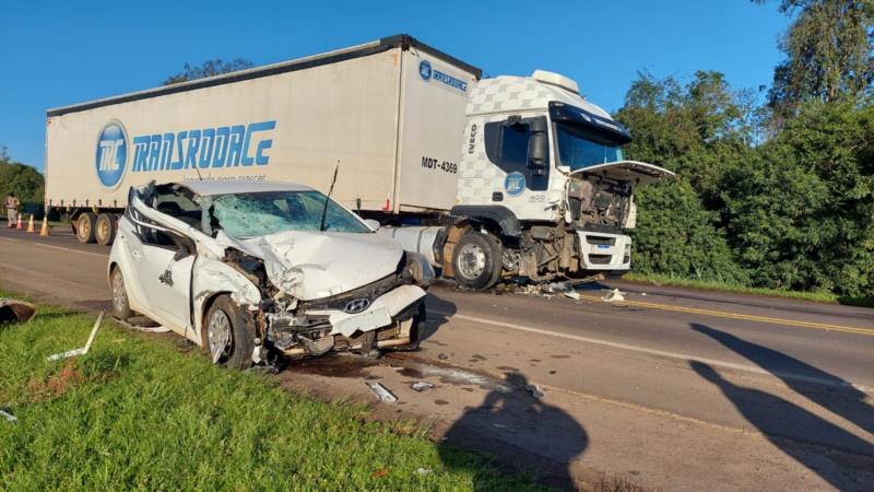 Acidente entre carro e caminhão altera trânsito na RSC-453