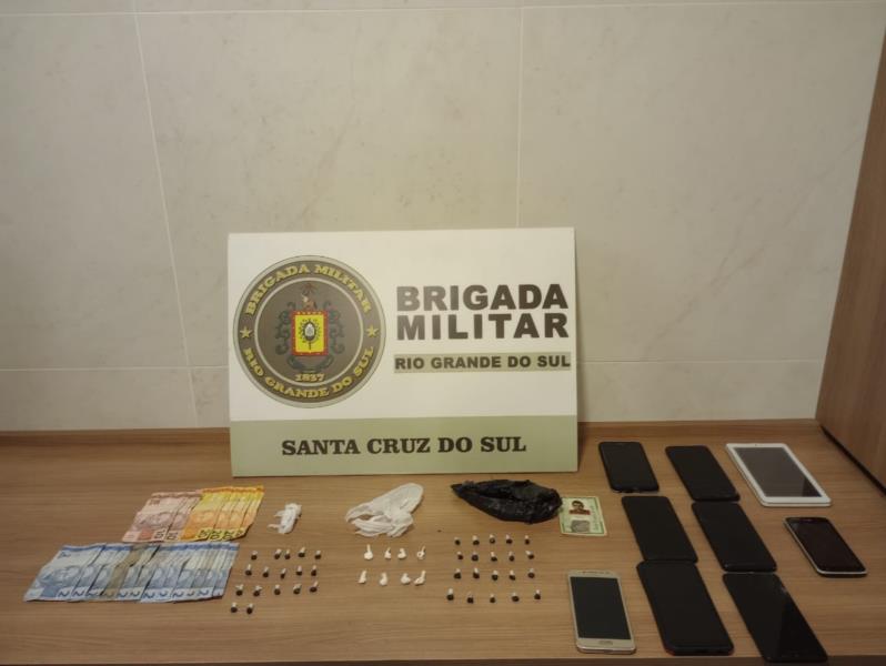 Com auxílio de cães, BM prende dupla por tráfico de drogas em Santa Cruz