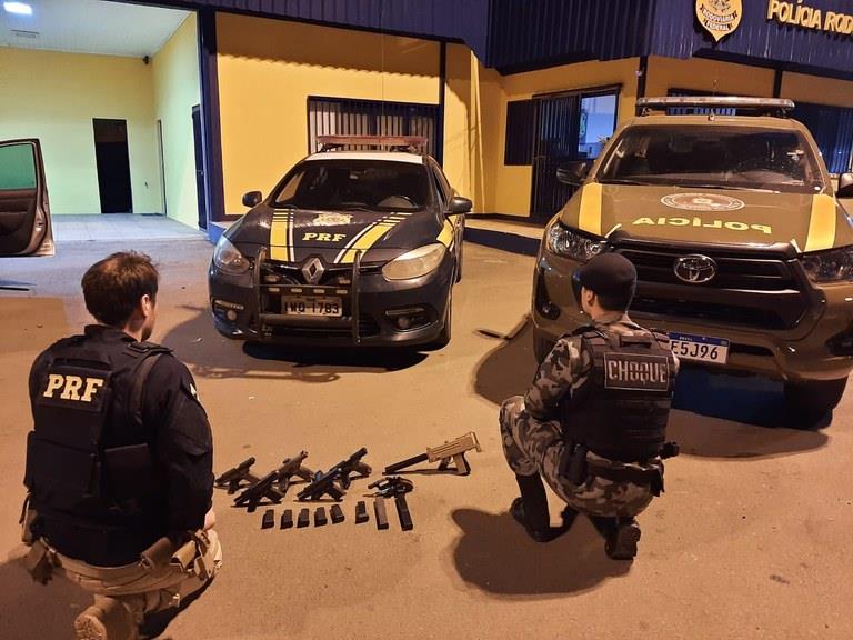 Casal é preso com submetralhadora e pistolas escondidas em painel de carro