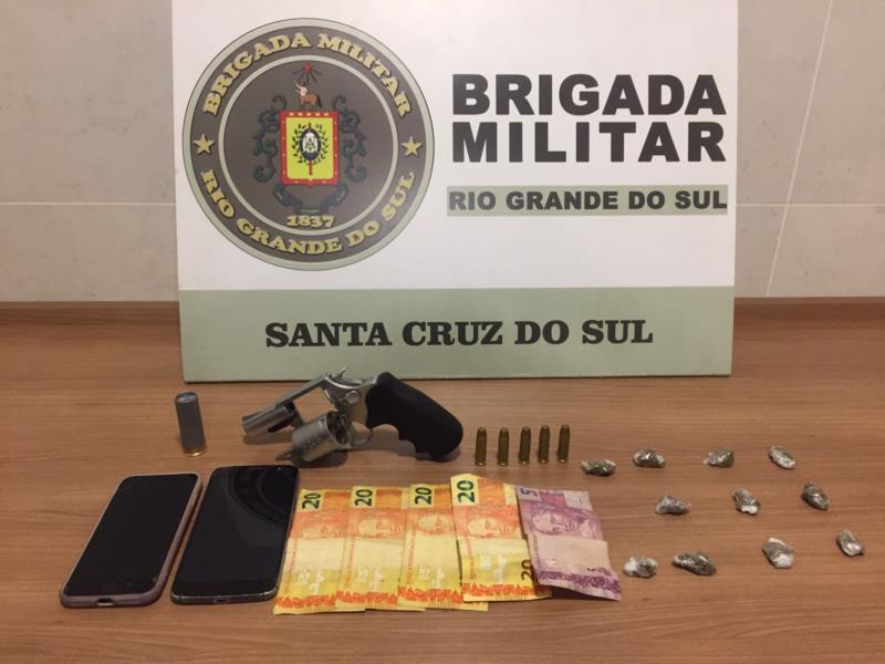 Homem é preso e dois adolescentes apreendidos por porte ilegal de arma de fogo e posse de drogas