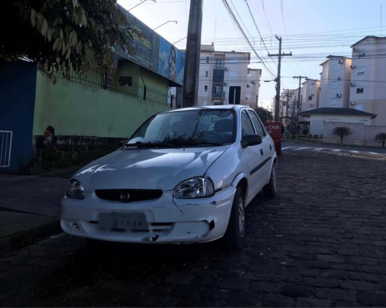 Motociclista fica ferido após colisão com carro em Santa Cruz