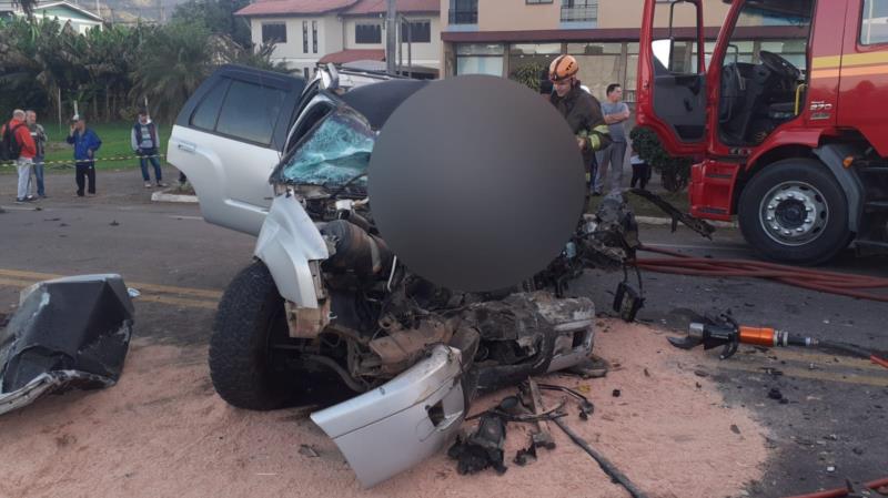 Homem morre durante acidente entre carro e ônibus no Vale do Taquari