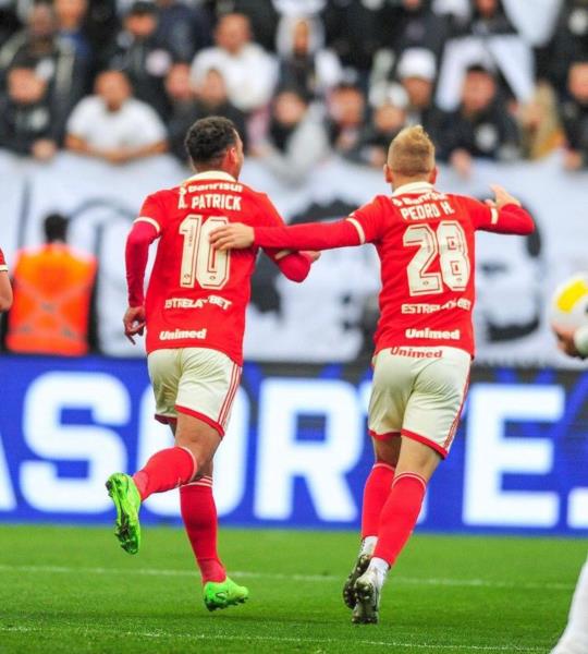 Inter empata com o Corinthians e entra no G4 do Brasileirão