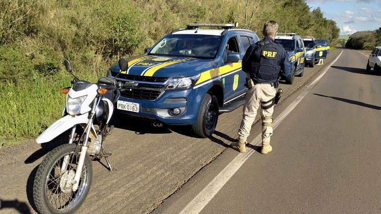 PRF prende criminoso em fuga após estuprar criança