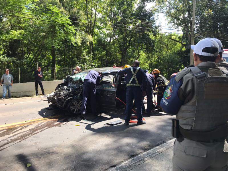 Mulher e criança se envolvem em acidente no Acesso Grasel