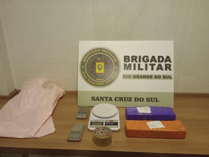 Mulher é presa com dois tijolos de maconha em Santa Cruz