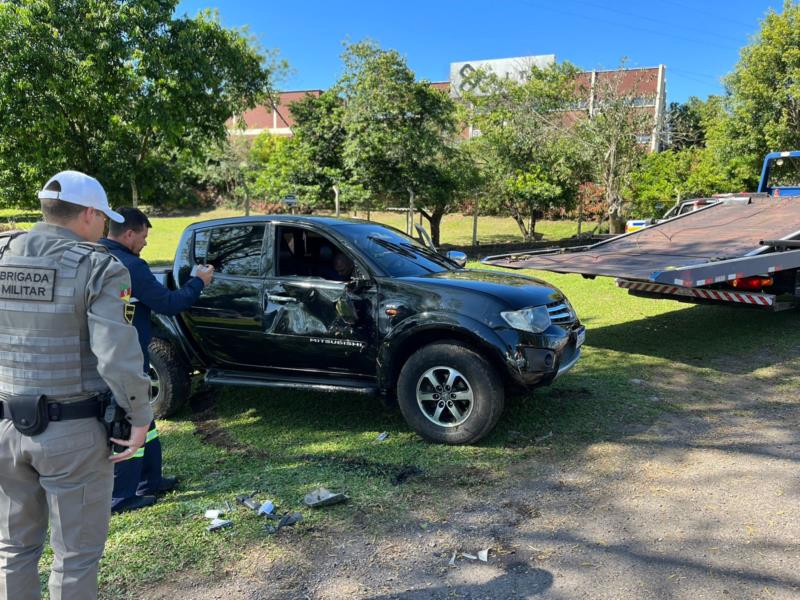 Motorista perde controle e capota veículo às margens da BR-471 em Santa Cruz