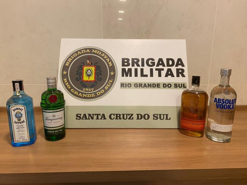 Casal é preso após furtar bebidas alcoólicas avaliadas em mais de R$ 600 em Santa Cruz