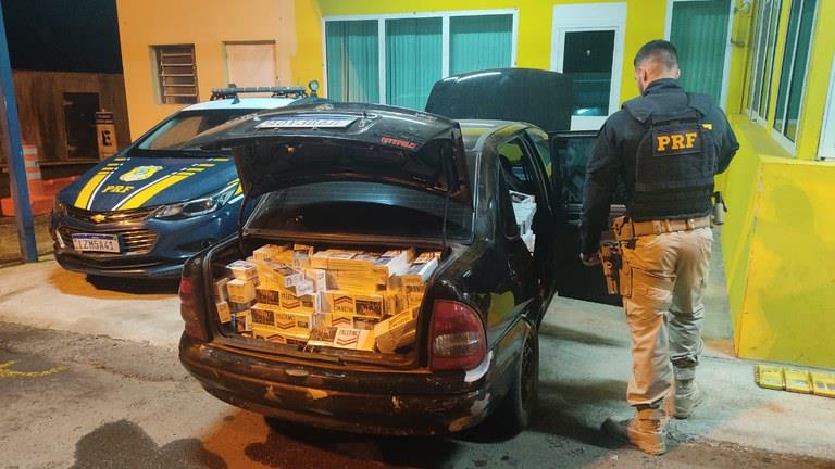 Carro com placas de Pantano Grande é abordado com mais de 7 mil maços de cigarros