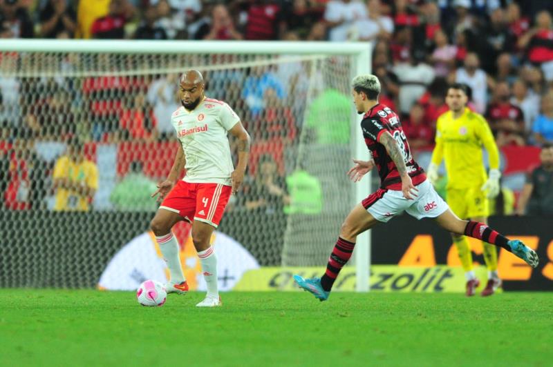 Inter segura ímpeto do Flamengo e empata no Maracanã