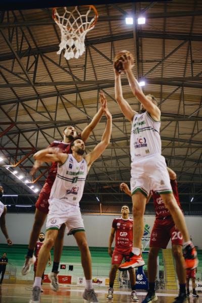 União Corinthians vence Pato Basquete na prorrogação