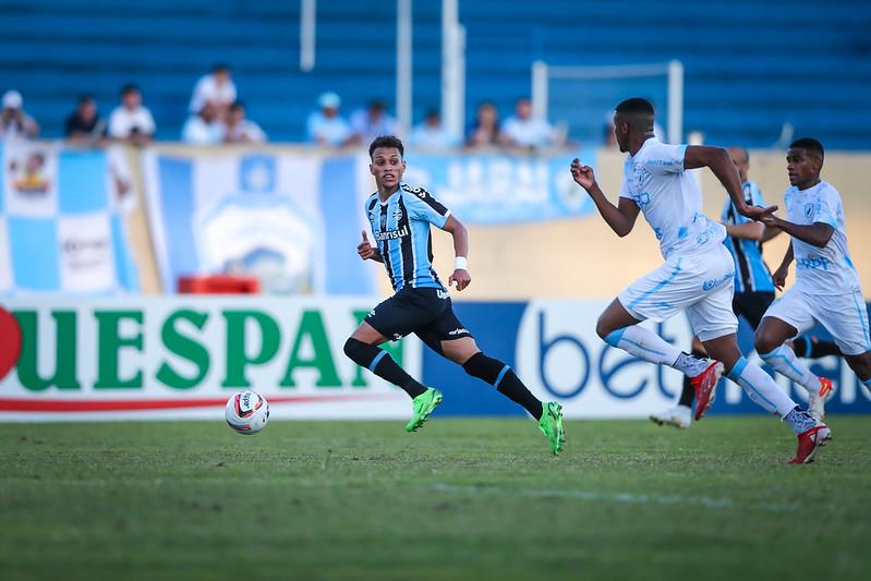 Grêmio empata com o Londrina no Estádio do Café