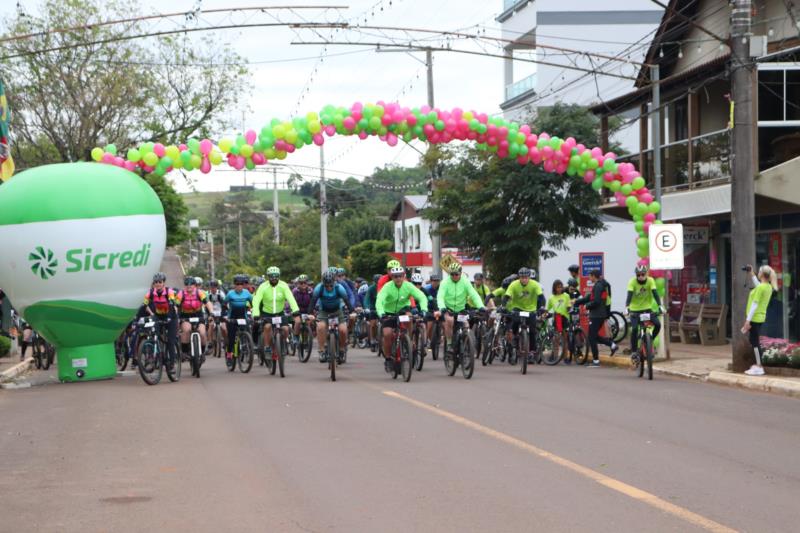 Mais de 130 ciclistas participam do 1º Pedal Cidade das Orquídeas