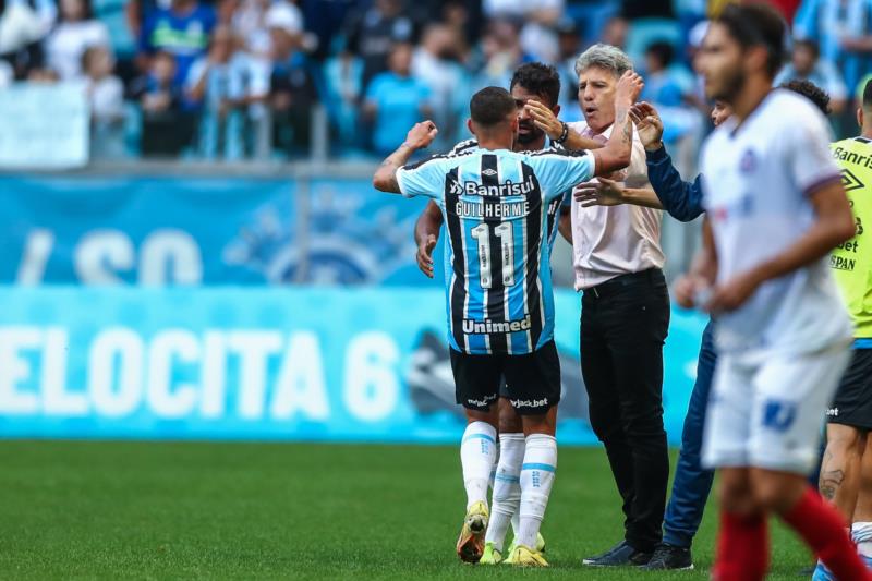 Grêmio arranca empate em casa com Bahia e segue vice-líder da Série B