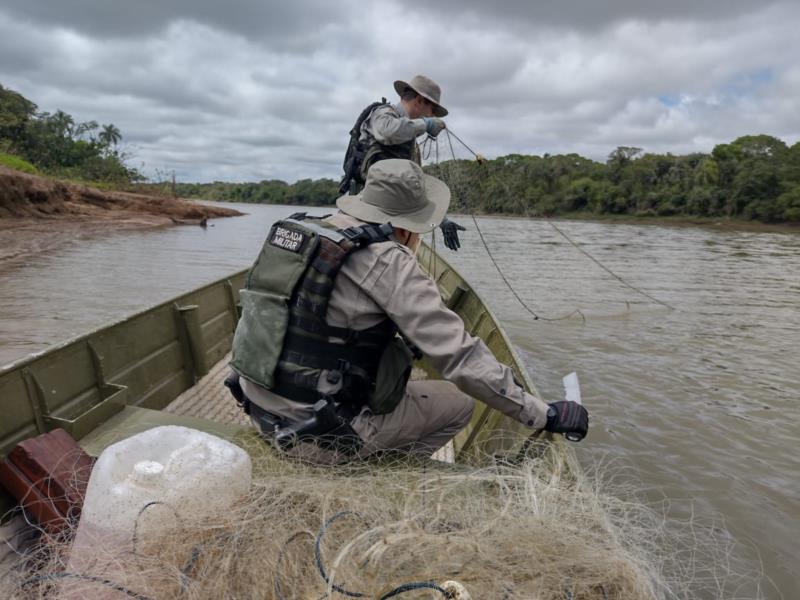 Mil metros de redes utilizadas em pesca ilegal são retirados do Rio Jacuí