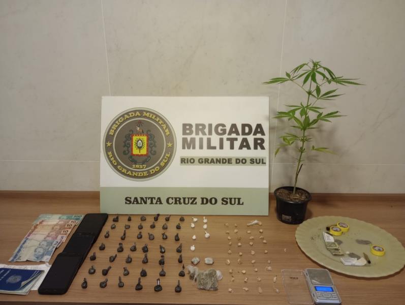 Homem é preso e adolescente apreendido por tráfico de drogas em Santa Cruz