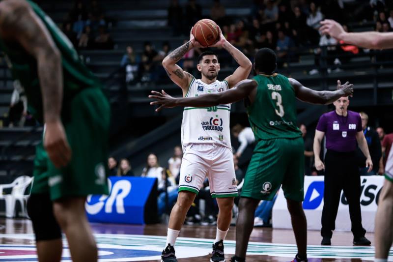 União Corinthians vence a primeira no NBB