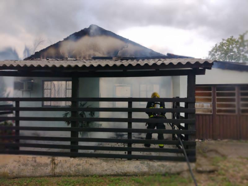 Residência pega fogo em Linha Cerro dos Bois