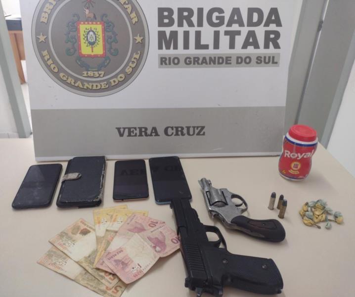 Três são presos por porte de arma de fogo e tráfico de drogas